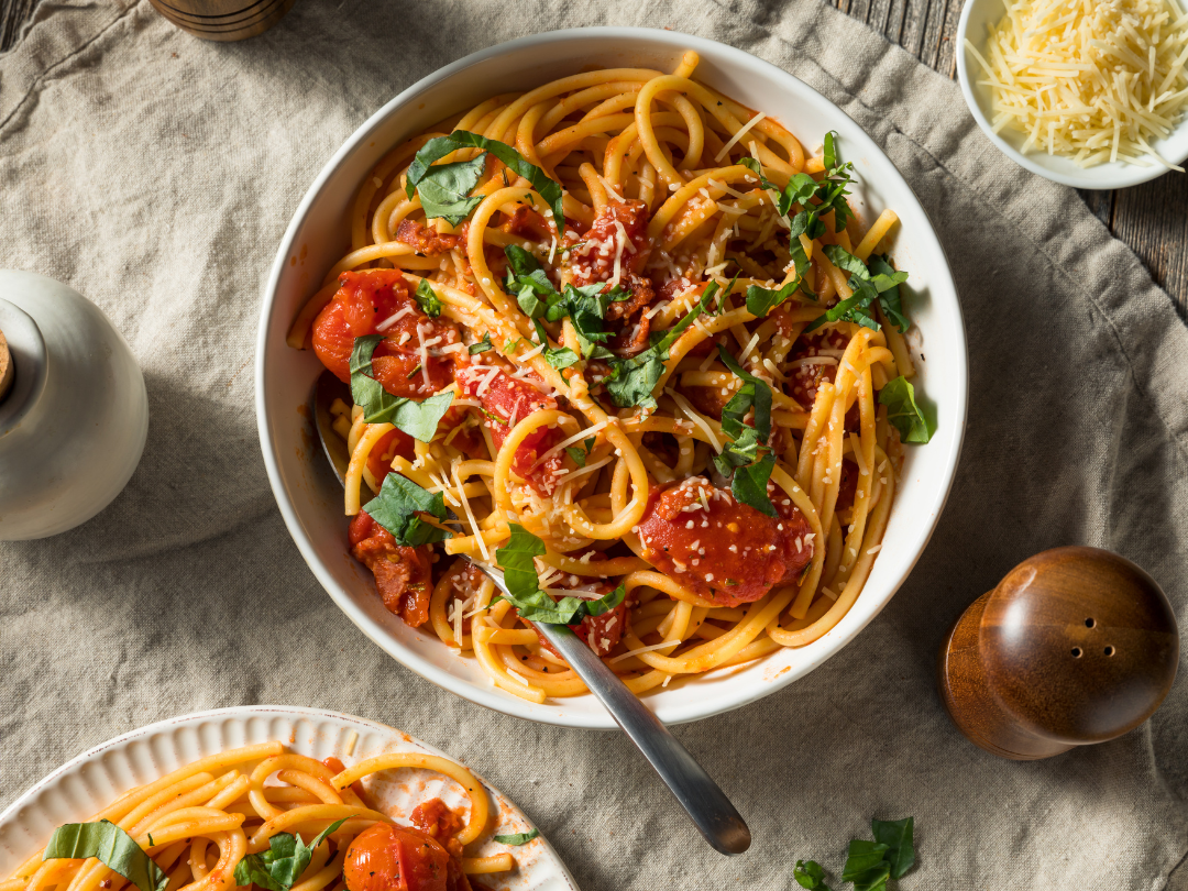 BUCATINI ALL'AMATRICIANA (PASTA WITH BACON & TOMATO SAUCE)