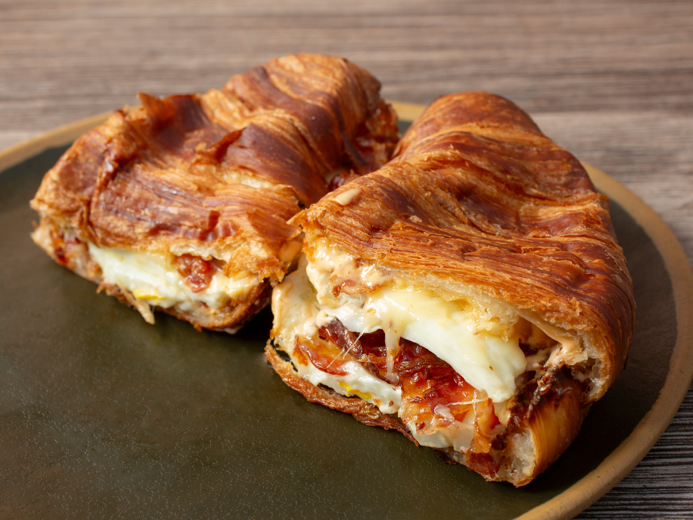 BACON, EGG, & CHEESE BREAKFAST CROISSANTS