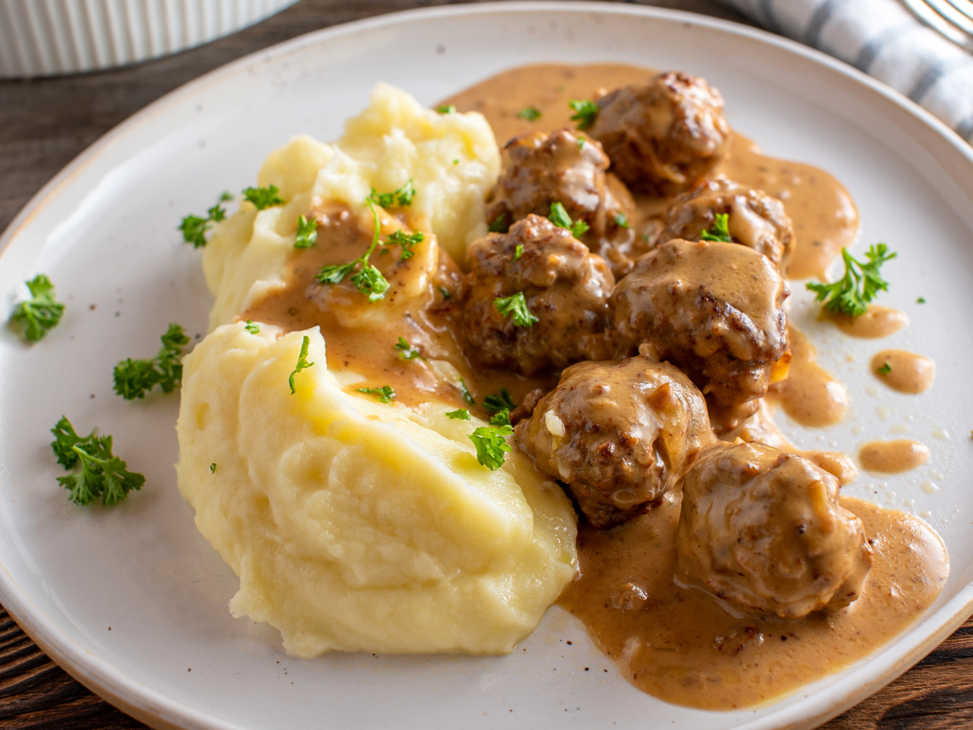 NEW! BEEF & CHEDDAR MEATBALLS WITH MASHED POTATOES & GRAVY