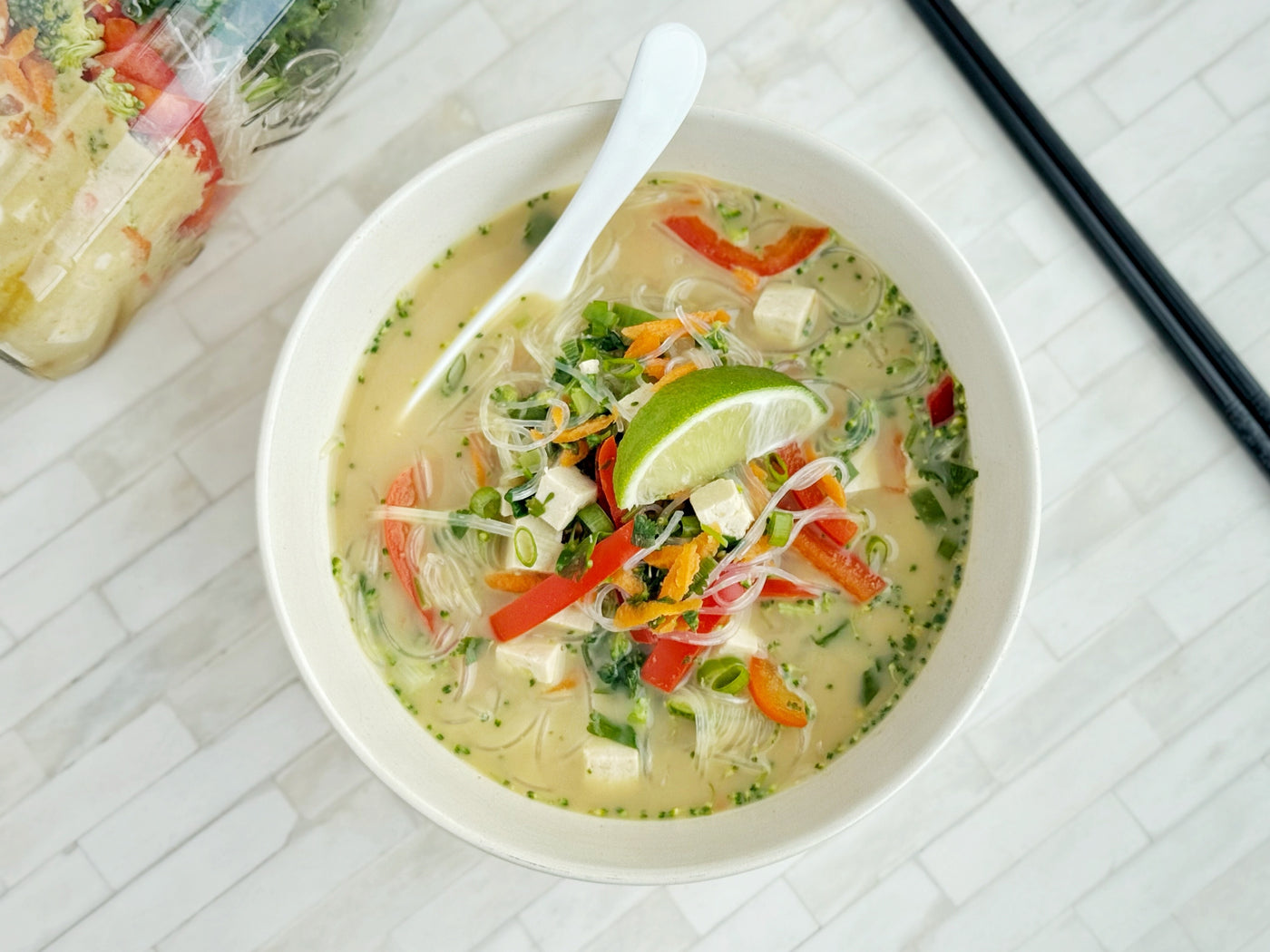 SPICY THAI GREEN CURRY JAR SOUP WITH NOODLES & TOFU