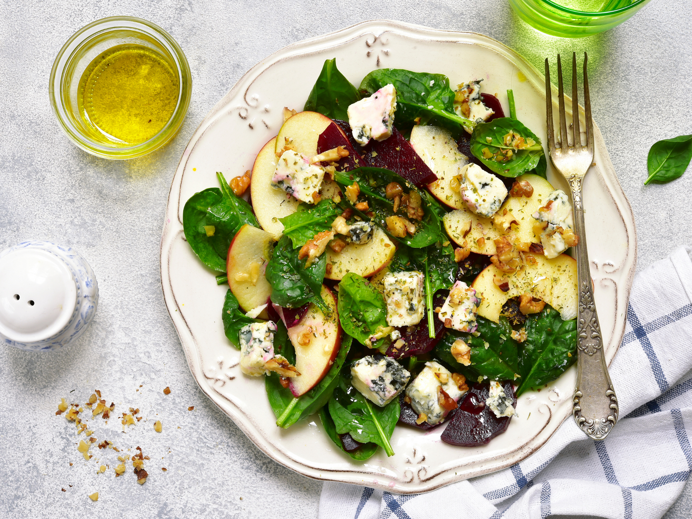 APPLE & BEET SALAD WITH BLUE CHEESE