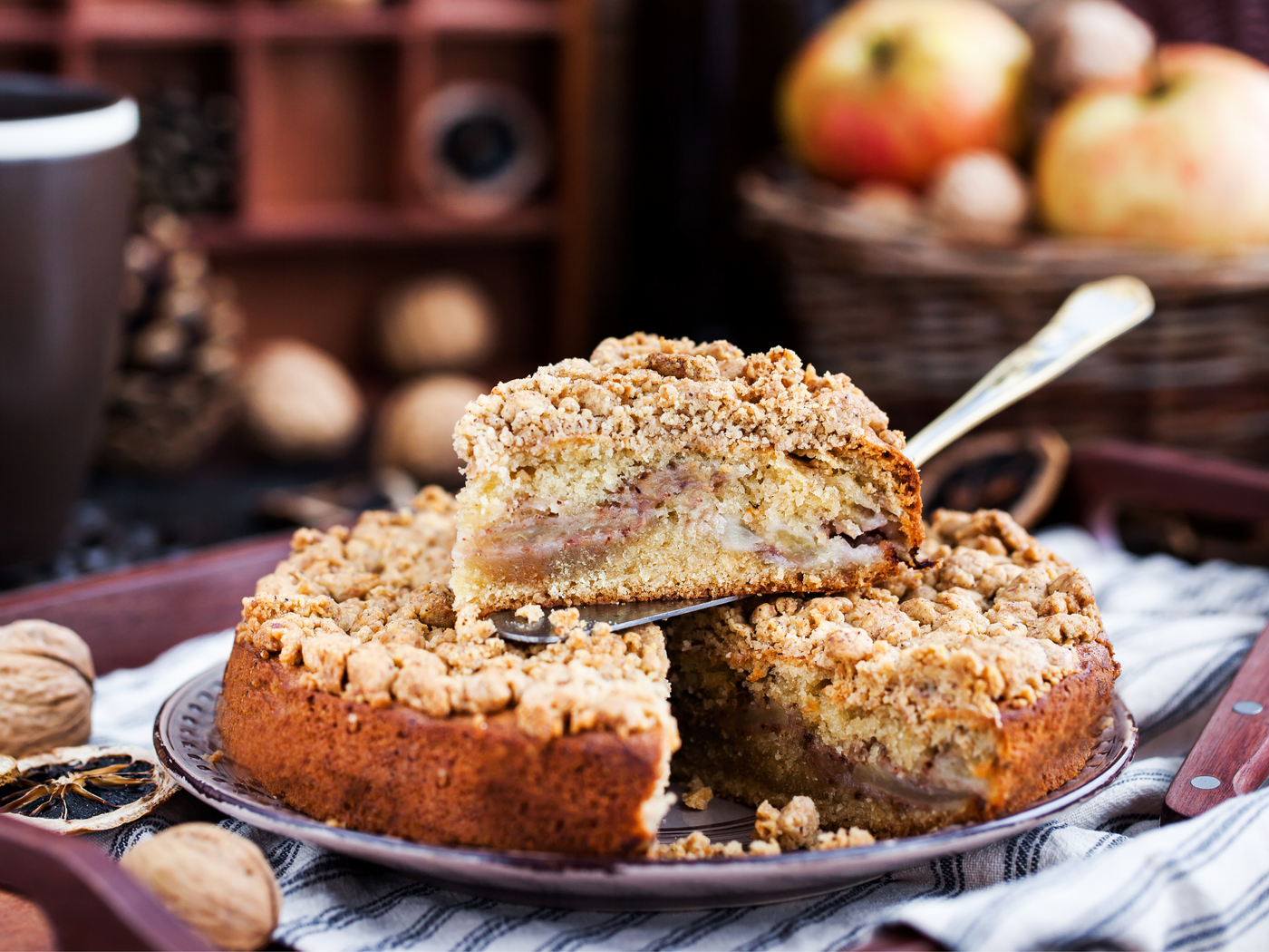 BOURBON APPLE CRUMBLE COFFEE CAKE