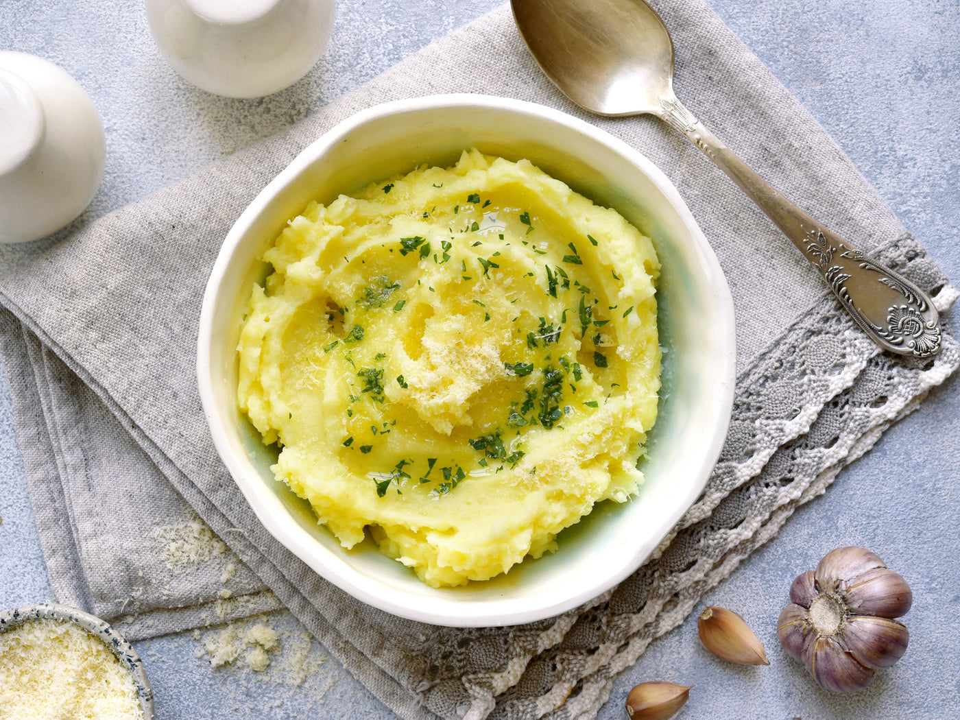 MASHED POTATOES WITH ROASTED GARLIC CREAM