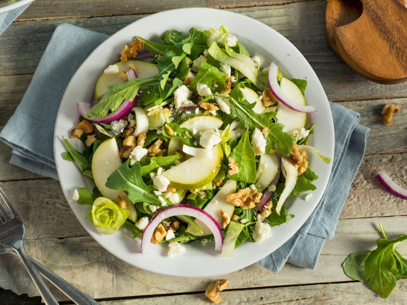 PEAR, BLUE CHEESE, & WALNUT SALAD
