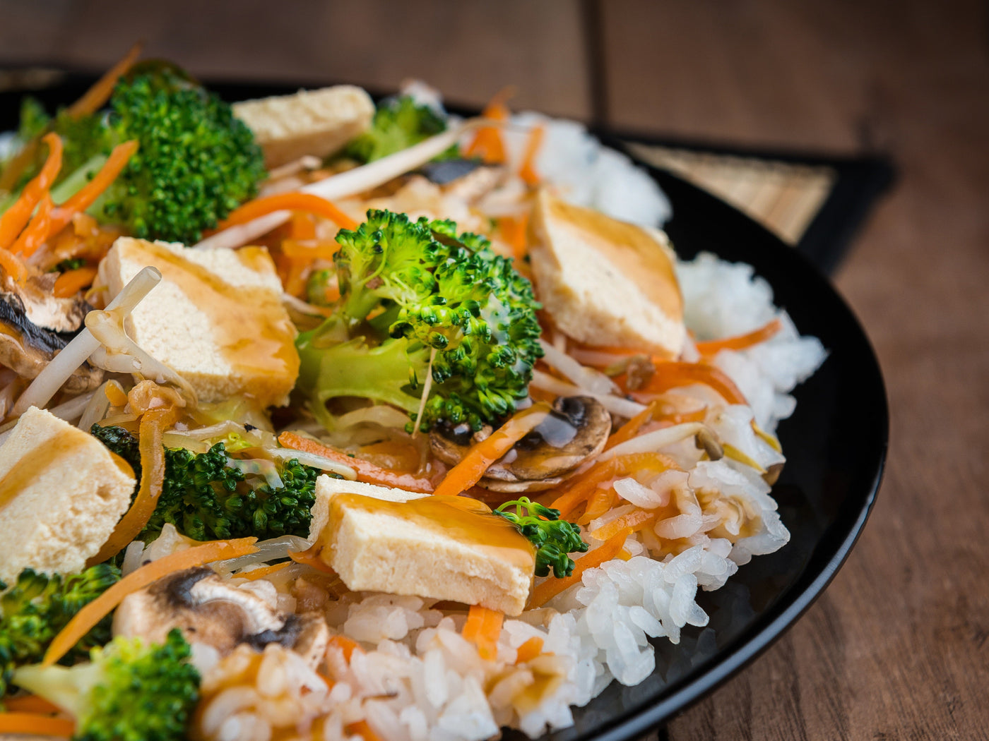 TOFU & VEGETABLE STIR FRY WITH THAI PEANUT SAUCE